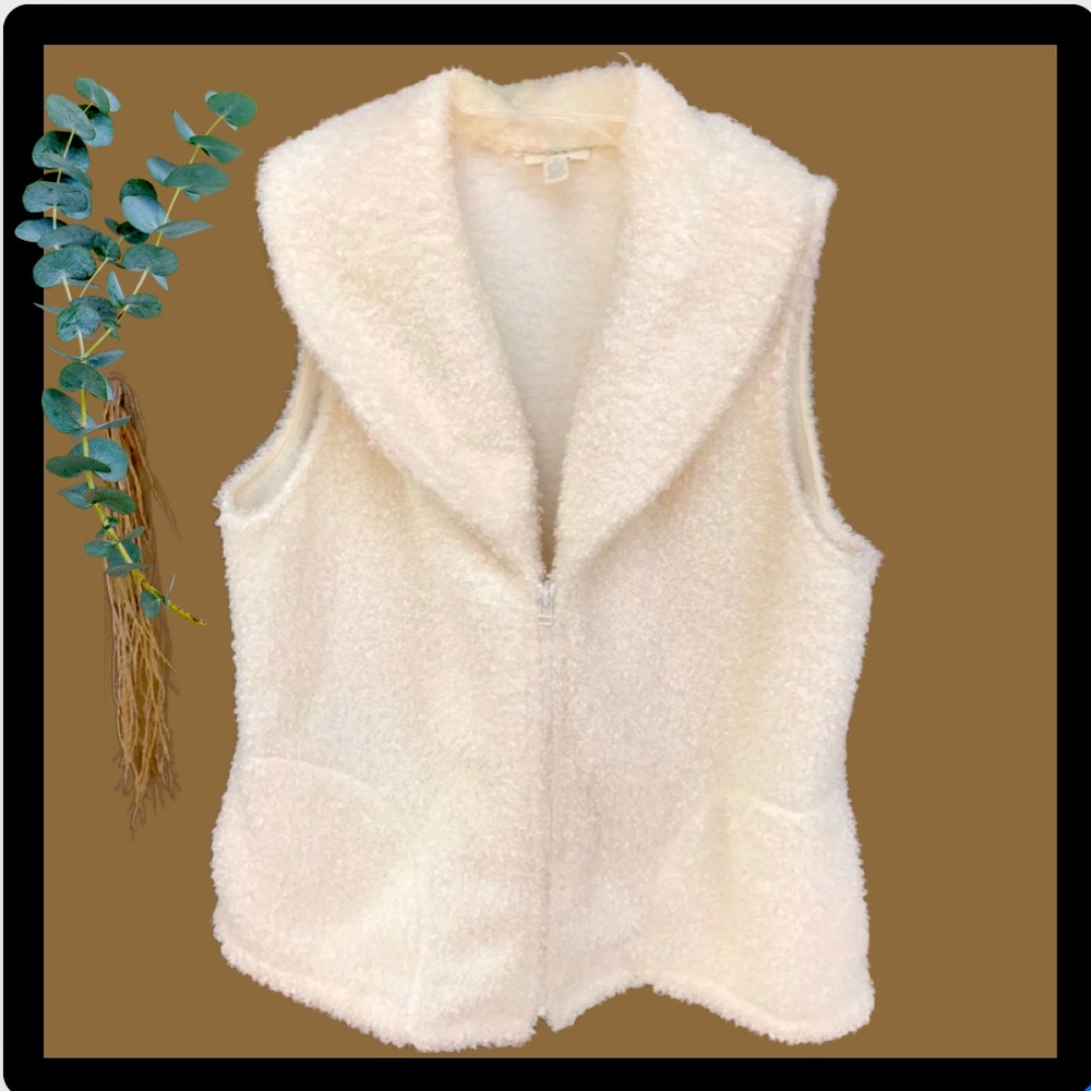 Fluffy cream vest, gorgeous and comfy!